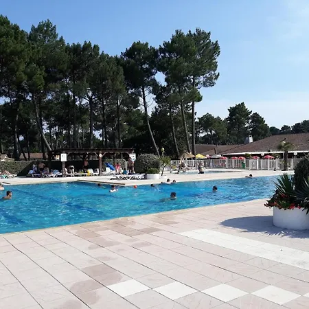 Detente Et Nature Maisonnette Conviviale Pour 6 Personnes Dans Un Village De