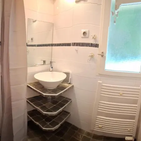 Holiday home Detente Et Nature Maisonnette Conviviale Pour 6 Personnes Dans Un Village De *