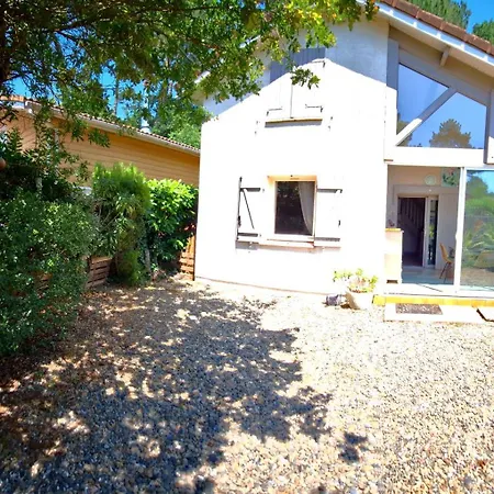 Detente Et Nature Maisonnette Conviviale Pour 6 Personnes Dans Un Village De