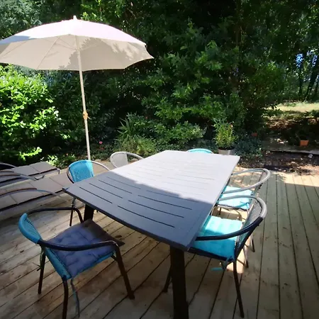Detente Et Nature Maisonnette Conviviale Pour 6 Personnes Dans Un Village De *