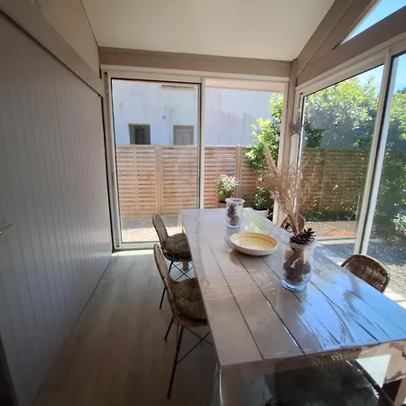 Holiday home Detente Et Nature Maisonnette Conviviale Pour 6 Personnes Dans Un Village De *
